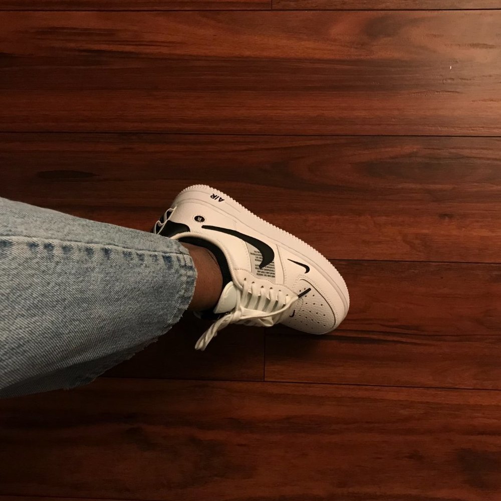 WMNS NIKE AIR FORCE 1' 07 LV8 UTILITY - Picture 5 of 7